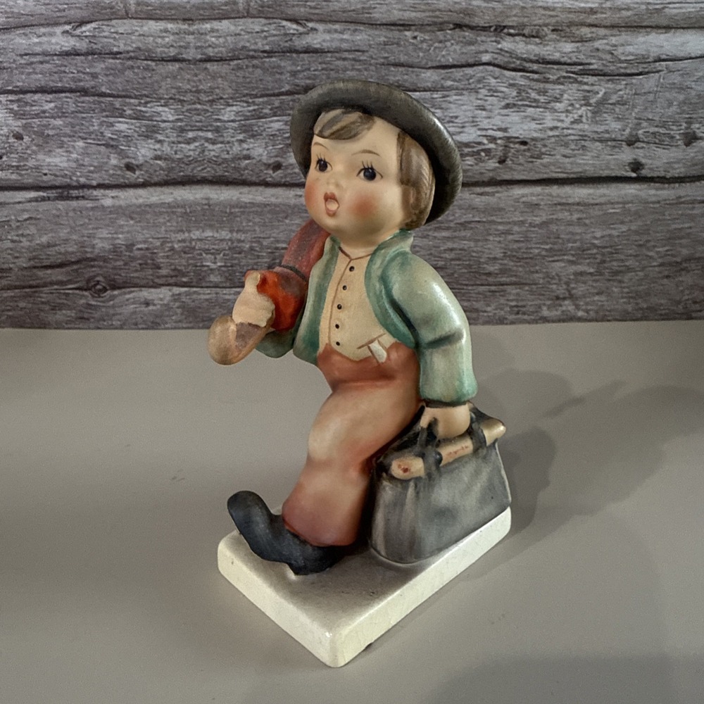 Vintage Hummel Goebels #11/0 'Merry Wanderer' 5" Porcelain Figurine
